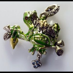 Barbara frog charm (pendant).